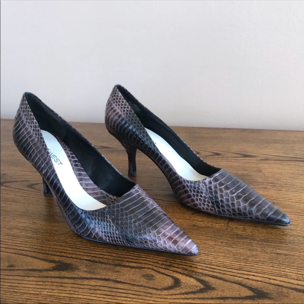 Nine West purple & black snakeskin look pumps